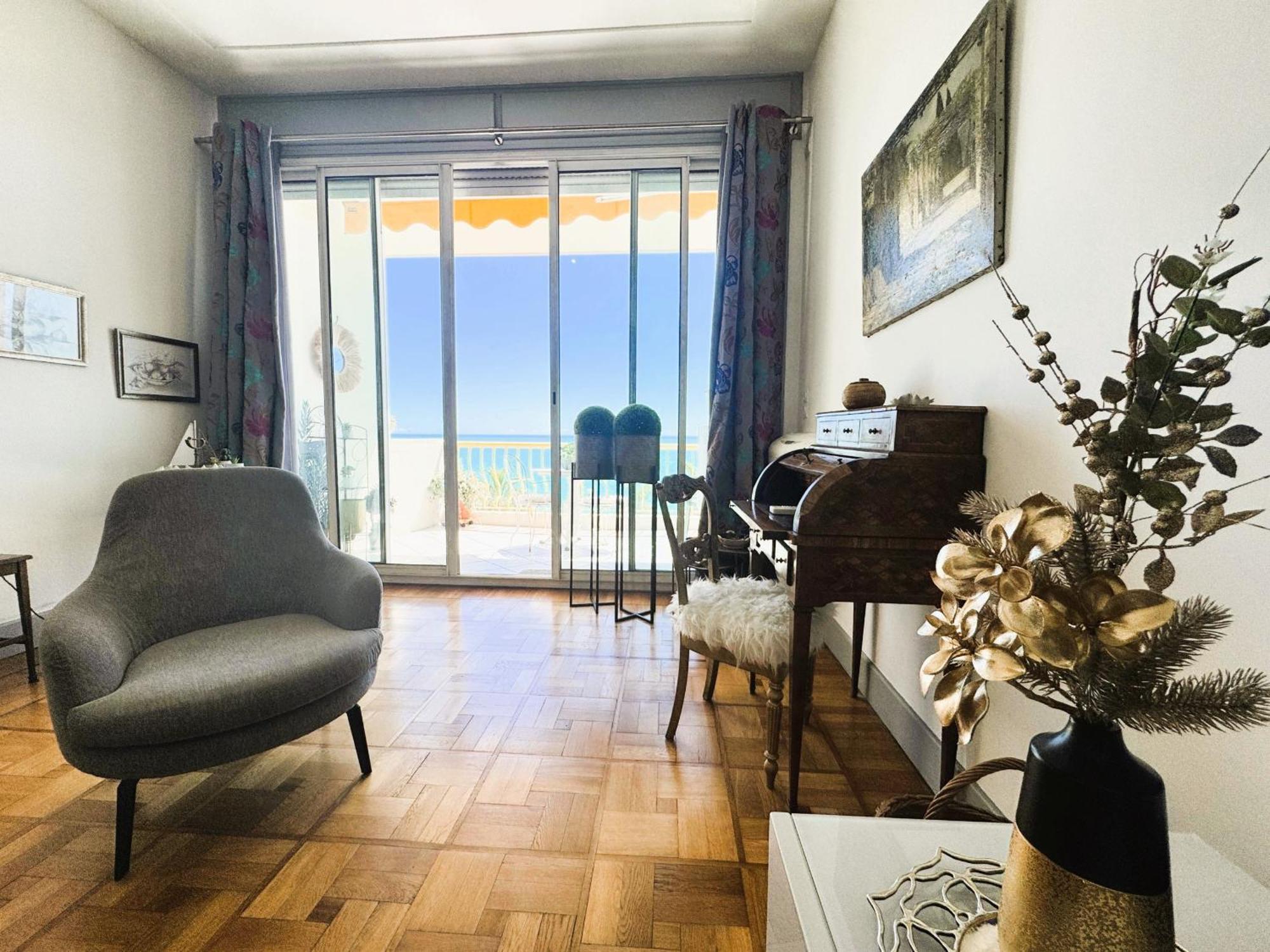 2 Pieces Avec Terrasse Et Vue