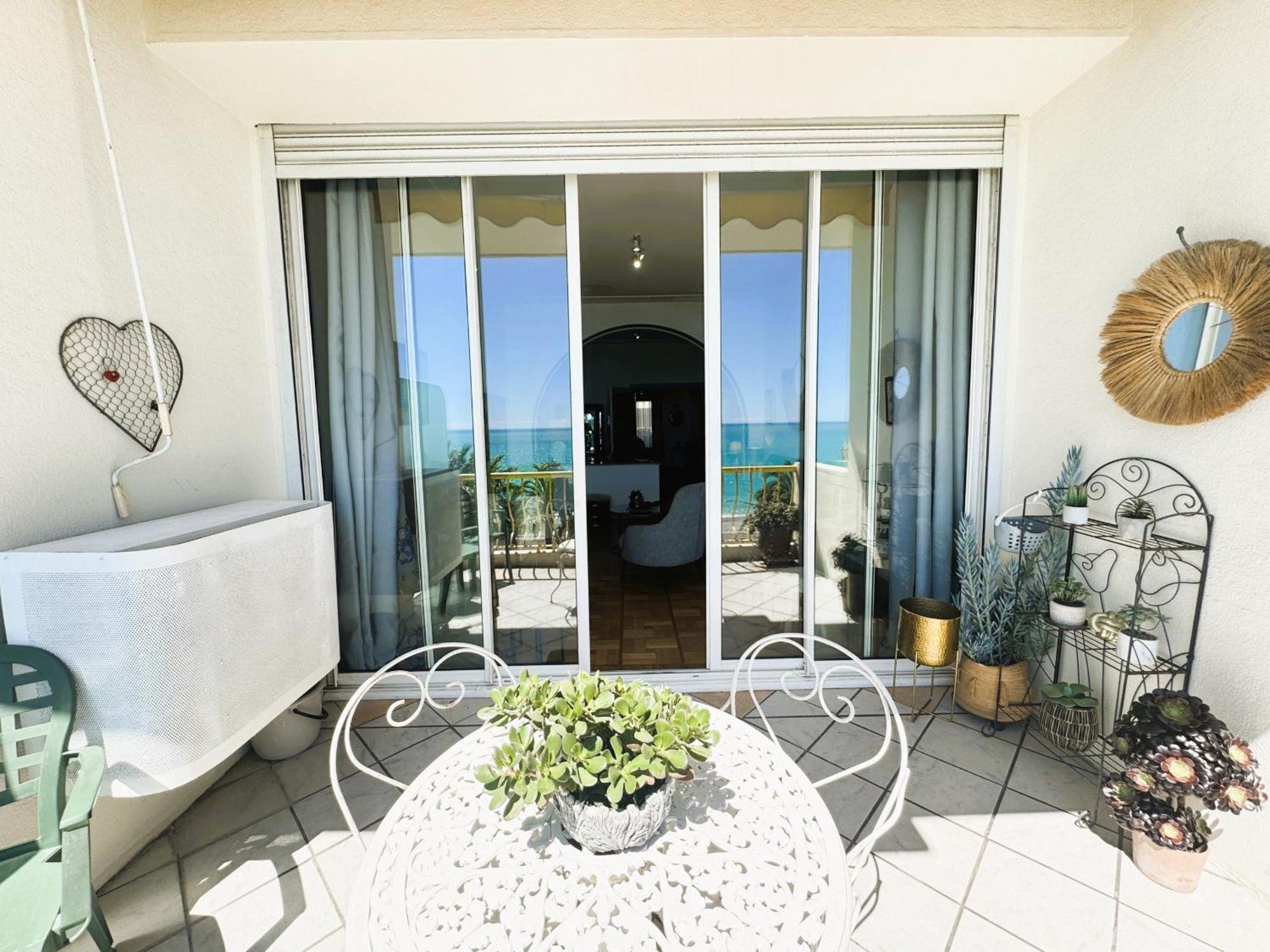 2 Pieces Avec Terrasse Et Vue Appartamento *